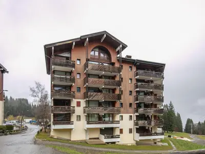 a building with balconies on the side of it at Gelinotte N51 4P6 in Morillon