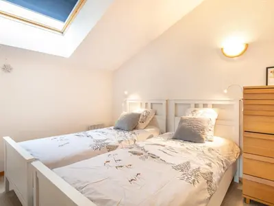 two beds in a white bedroom with a skylight at Gelinotte N51 4P6 in Morillon