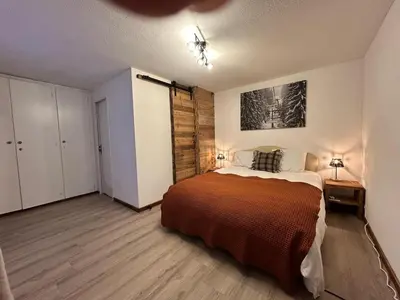a bedroom with a large bed in a room at Chalet des Cinq in Samoëns