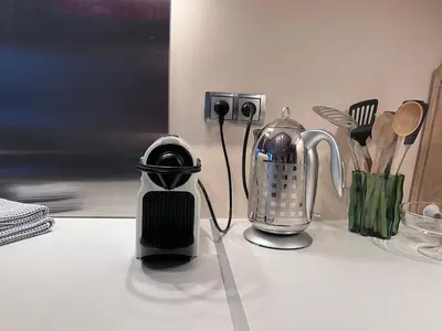 a counter top with a blender and a tea kettle at Chamonix cœur de ville - Aiguille du midi in Chamonix-Mont-Blanc