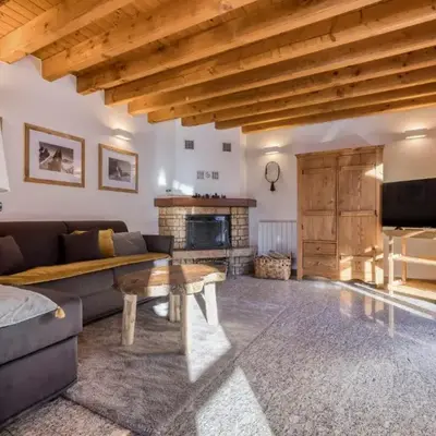 Chalet la Chouette - Intimate 2 bedroom demi-chalet ideally located