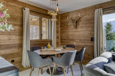 a dining room with a table and chairs at L'Alezan I Appartement proche du centre de Megève in Megève