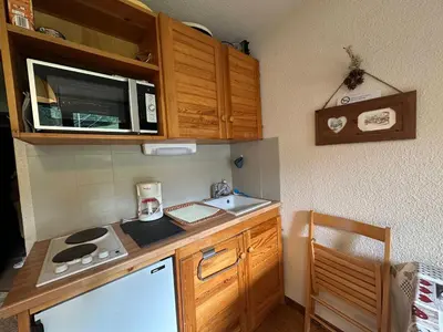 a small kitchen with a stove and a microwave at Charmant studio 3 pers, vue pistes - FR-1-642-106 in Morillon