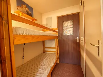 a small room with two bunk beds and a door at Charmant studio 3 pers, vue pistes - FR-1-642-106 in Morillon