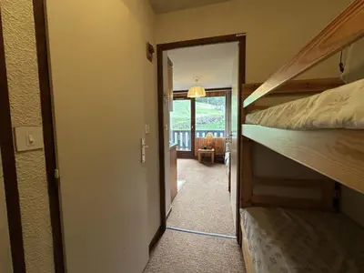 a hallway with two bunk beds in a room at Charmant studio 3 pers, vue pistes - FR-1-642-106 in Morillon