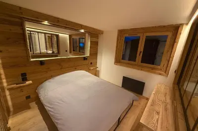 a small bedroom with a bed and a window at Charmant appartement en plein centre in Megève