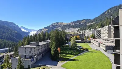 an aerial view of a resort with mountains in the background at Résidence Aldebaran - Appartement spacieux · Départ et retour ski aux pieds · Balcon · Casier à ski · WIFI gratuit MAE-1963 in Magland