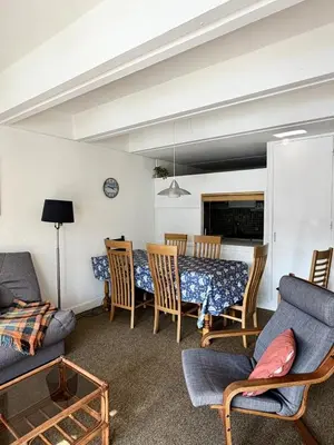 a living room with a couch and a table at Résidence Aldebaran - Appartement spacieux · Départ et retour ski aux pieds · Balcon · Casier à ski · WIFI gratuit MAE-1963 in Magland