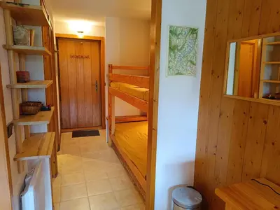 a room with two bunk beds in a cabin at Les hautes Cimes in Saint-Gervais-les-Bains