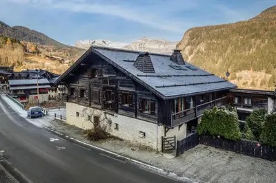 an old wooden house on the side of a road at Rosaline Ferme 220m2 Charme Cheminee Jacuzzi Sauna in Les Houches