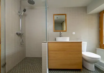 a bathroom with a sink and a toilet and a shower at Guérin Cosy 4pax Familial Vue Central in Chamonix-Mont-Blanc