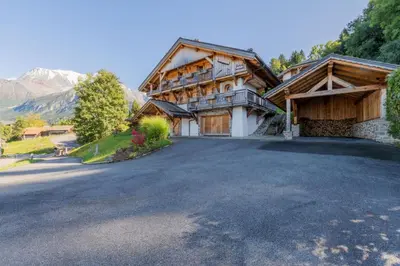 a large house with a driveway in front of it at Véroce Chalet Calme 10PAX Cheminee Vue in Saint-Gervais-les-Bains