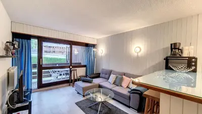 a living room with a couch and a table at Rochebrune, proche piste rr6171 in Megève