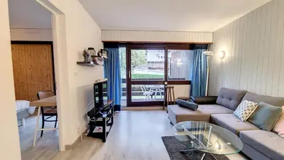 a living room with a couch and a glass table at Rochebrune, proche piste rr6171 in Megève