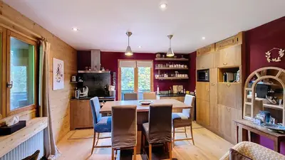 a kitchen and dining room with a table and chairs at Les Perchets - PROCHE CENTRE - 2 chambres in Megève