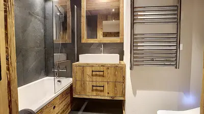 a bathroom with a sink and a bath tub at Primeveres 1 - JAILLET - PROCHE CENTRE - in Megève