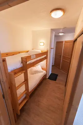 a room with two bunk beds and a hallway at Grand Panorama-au pied du télécabine le Valléen-4pers in Saint-Gervais-les-Bains