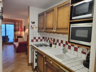 a kitchen with a sink and a microwave at Les Grandes Jorasses 3 - Jardin - Vue massif Mont Blanc in Les Houches