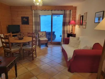 a living room with a couch and a table at Les Grandes Jorasses 3 - Jardin - Vue massif Mont Blanc in Les Houches