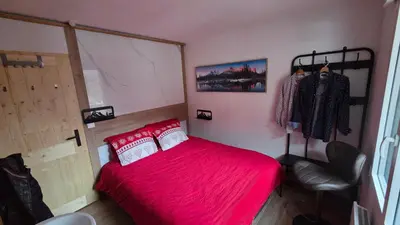 a bedroom with a bed with a red blanket at La Karabane de Clément in Chamonix-Mont-Blanc