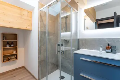 a bathroom with a shower and a sink at Babotches - Chalet 110m2 Moderne Familial 7 pax in Chamonix-Mont-Blanc