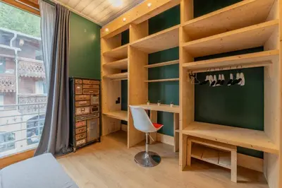 a room with a tv and a desk and a chair at Straton - Cosy 1 CH Modern Hypercentre Transport 150m in Chamonix-Mont-Blanc