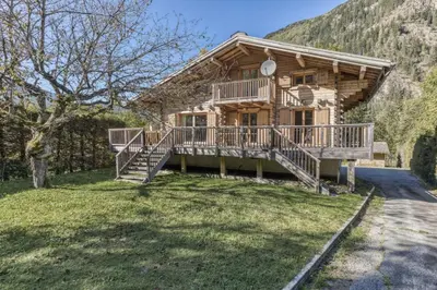 a log cabin with a large porch and stairs to it at Clairtemps- Charmant Chalet 168 m2 6 Pax Familial Vue in Les Houches