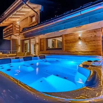 Luxurious Chalet with Sauna & Jacuzzi in Megeve with Parking