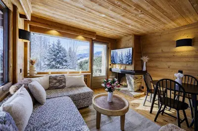 a living room with a couch and a table at Appartement Le Pacha - Proche Centre Ville in Megève