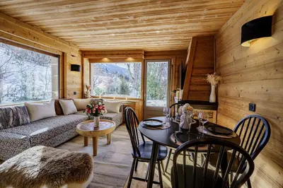 a living room with a couch and a table at Appartement Le Pacha - Proche Centre Ville in Megève