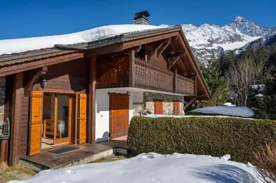 a wooden house with snow on the roof at Passon - Appart 2CH 93m2 Sauna 300m Grand Montets Vue in Chamonix-Mont-Blanc