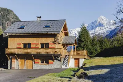 a large wooden house with a gambrel roof at Marmottes - Chalet 7CH Familial 200m2 Cheminee Calme Vue in Les Houches