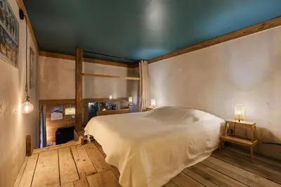 a bedroom with a white bed in a room at Loft Bellevue Remonte Centre Piscine Parking in Les Houches