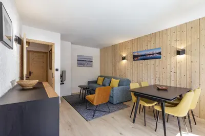a living room with a couch and a table at Hautes Aiguilles - Apart 2CH Vues Garage 5mn Grands Montets in Chamonix-Mont-Blanc