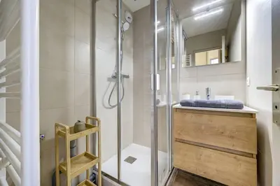 a bathroom with a shower and a sink at Bouquetin - Cosy 2pax Centre Vue Parking Gare routiere in Chamonix-Mont-Blanc