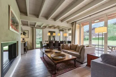 a living room with a couch and a table at Meleze - Chalet 5CH Vues Jardin Lac Remontees 200m in Les Houches