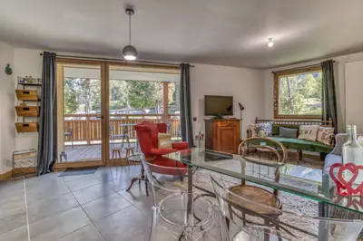 a living room with a glass table and chairs at Turra - Cosy 80m2 Central Remontee Parking Calme in Les Houches