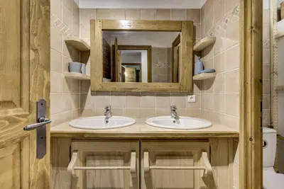 a bathroom with two sinks and a mirror at Mouilles - Apart 113m2 Jardin Calme Garage Bar Centre in Chamonix-Mont-Blanc
