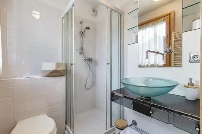 a bathroom with a sink and a shower at Vallet - Spacieux Lumineux 100m2 Centre Vue Parking in Chamonix-Mont-Blanc