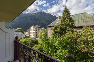 a balcony with a view of a mountain at Vallet - Spacieux Lumineux 100m2 Centre Vue Parking in Chamonix-Mont-Blanc