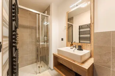 a bathroom with a sink and a shower at Chatelet Appart 3CH Proche remontees Centrale Vues in Saint-Gervais-les-Bains