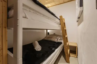 a bedroom with two bunk beds in a room at Vouvy - Moderne 4pax Remontee Flegere 5min Praz Arve in Chamonix-Mont-Blanc