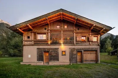 a large wooden house with a gambrel roof at Ibex - Chalet 170m2 Cheminee Vue Confort Calme in Les Houches