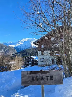 a sign in the snow in front of a lodge at Cocon Saint-Gervais in Saint-Gervais-les-Bains