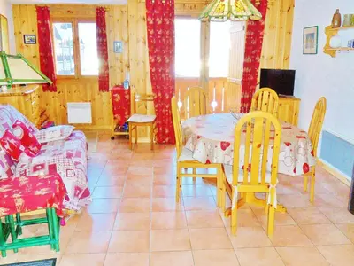 a dining room with a table and chairs at Duplex à Samoëns, 6 pers, balcon sud, parking - FR-1-815-48 in Samoëns