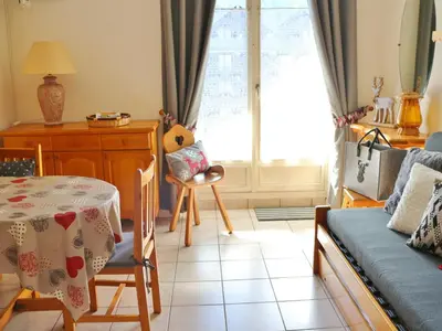 a living room with a table and a couch at Studio cosy avec balcon à Samoëns, parking inclus, pour 4 pers. - FR-1-815-114 in Samoëns