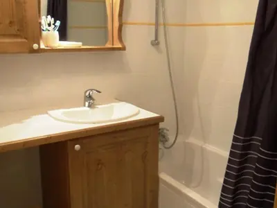 a bathroom with a sink and a shower at Appartement 6 pers, proche centre Samoëns, parking inclus - FR-1-815-115 in Samoëns