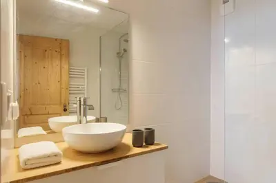 a bathroom with a white bowl sink and a shower at Les Choucas Spacieux 2CH Parking Calme Vues 5mn centre in Chamonix-Mont-Blanc