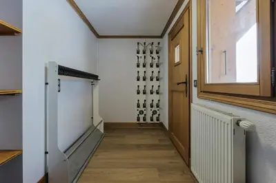 a hallway with a door and a window at Grosse Pierre Chalet 180m2 Cheminee Jacuzzi Vue Taconnaz in Les Houches