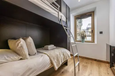 a bedroom with a bunk bed with a ladder at Ocma 4 Somptueux 6pax Central Parking Confort in Chamonix-Mont-Blanc